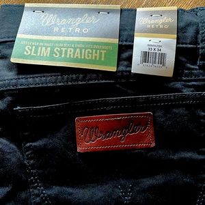 Wrangler slim straight.Sexy with just enough nut and butt bug to get a wife